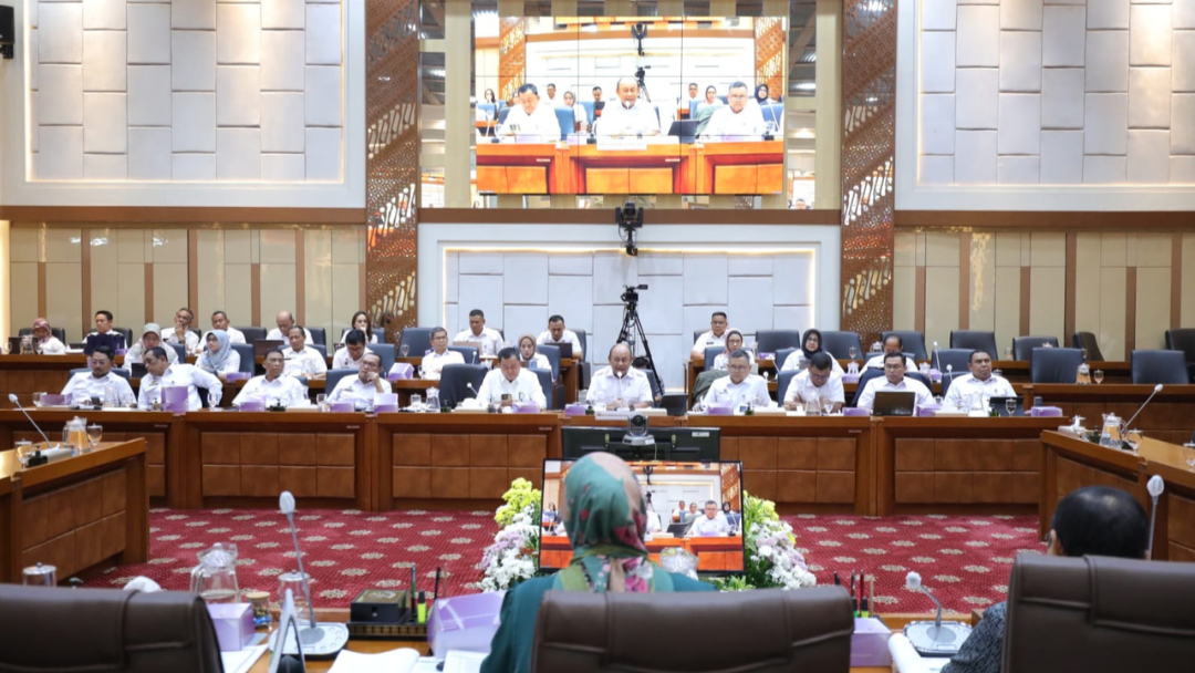 Rapat dengan Komisi IX DPR, BGN Langkat Paparkan Progres MBG 