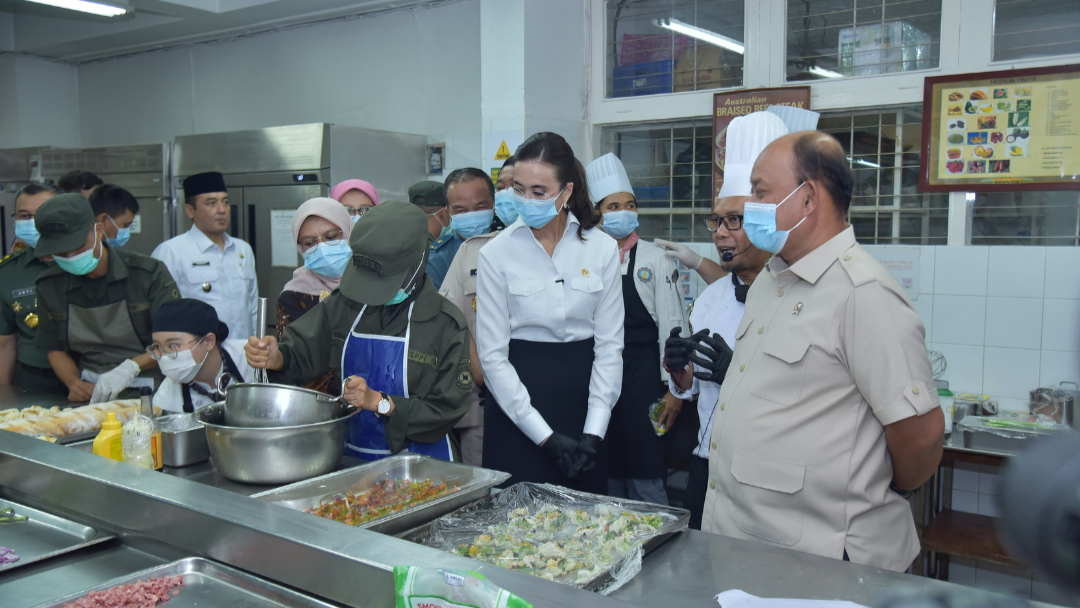BGN Langkat dan Menpar Tinjau Praktik Siswa SPPI Batch-3 di Dapur NHI