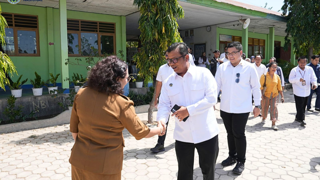 BGN Langkat Bersama BPOM dan PCO RI Tinjau Pelaksanaan MBG di Kupang
